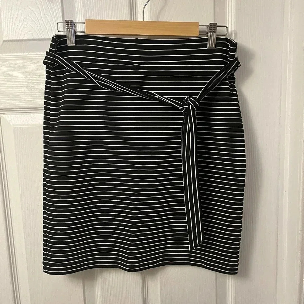 Women’s Loft Skirt Size Medium